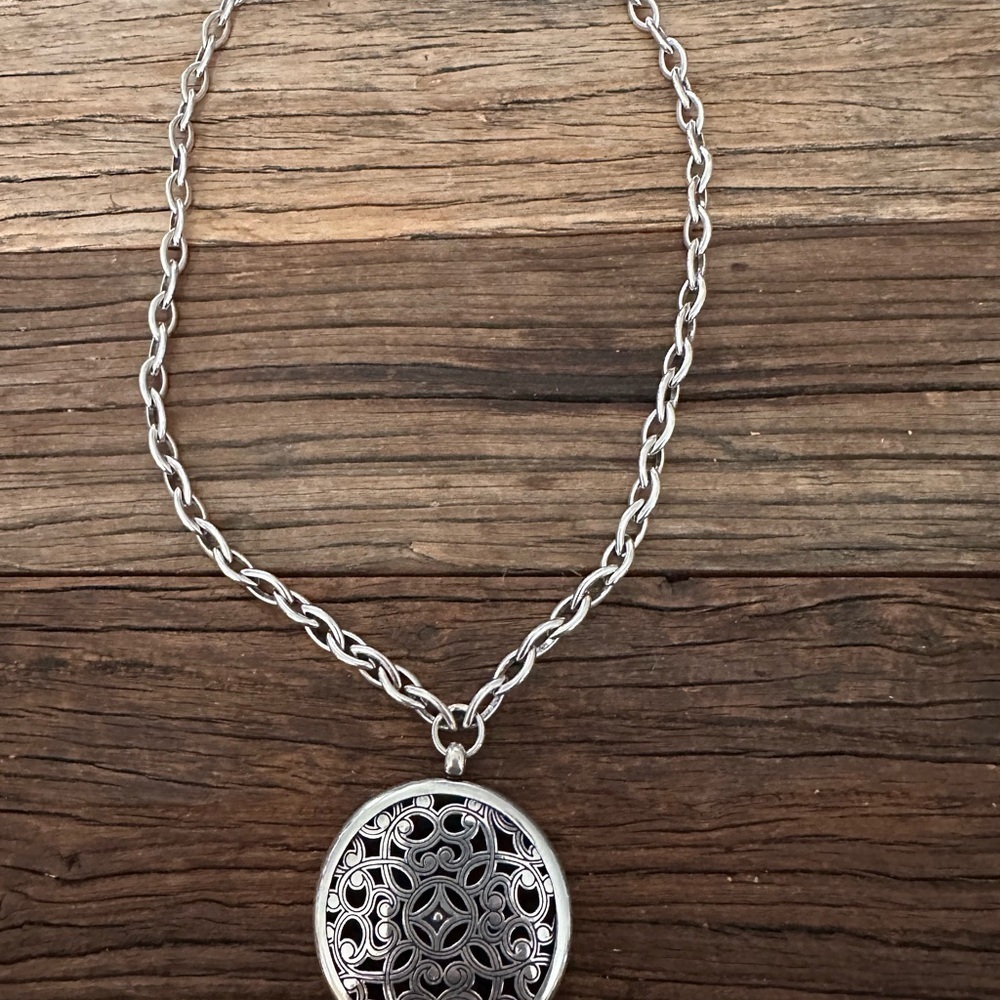 BRIGHTON ❤️ “London Groove” Medallion Pendant Necklace - Picture 3 of 6